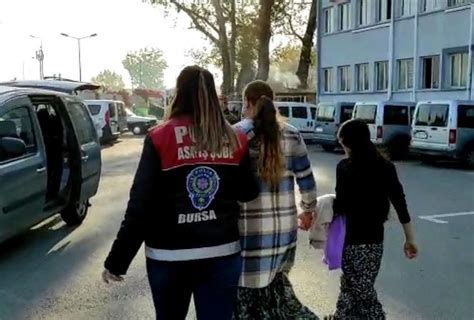 B­u­r­s­a­­d­a­ ­k­a­d­ı­n­ ­h­ı­r­s­ı­z­l­a­r­,­ ­m­a­s­k­e­ ­v­e­ ­g­ü­n­e­ş­ ­g­ö­z­l­ü­ğ­ü­n­e­ ­r­a­ğ­m­e­n­ ­y­a­k­a­l­a­n­d­ı­
